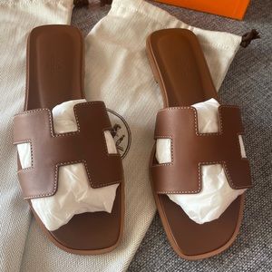 Hermes Oran Sandals in Gold - NWT  (size 38.5 EU)